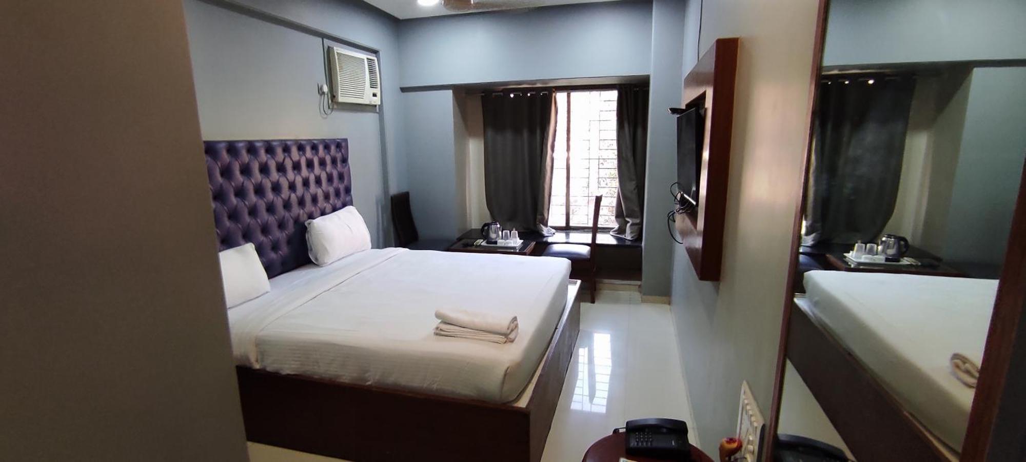 Hotel Cruz Royale Mumbai Exterior photo